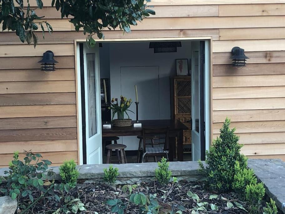 Stylish Cottage In The Pewsey Vale Marlborough Exterior photo